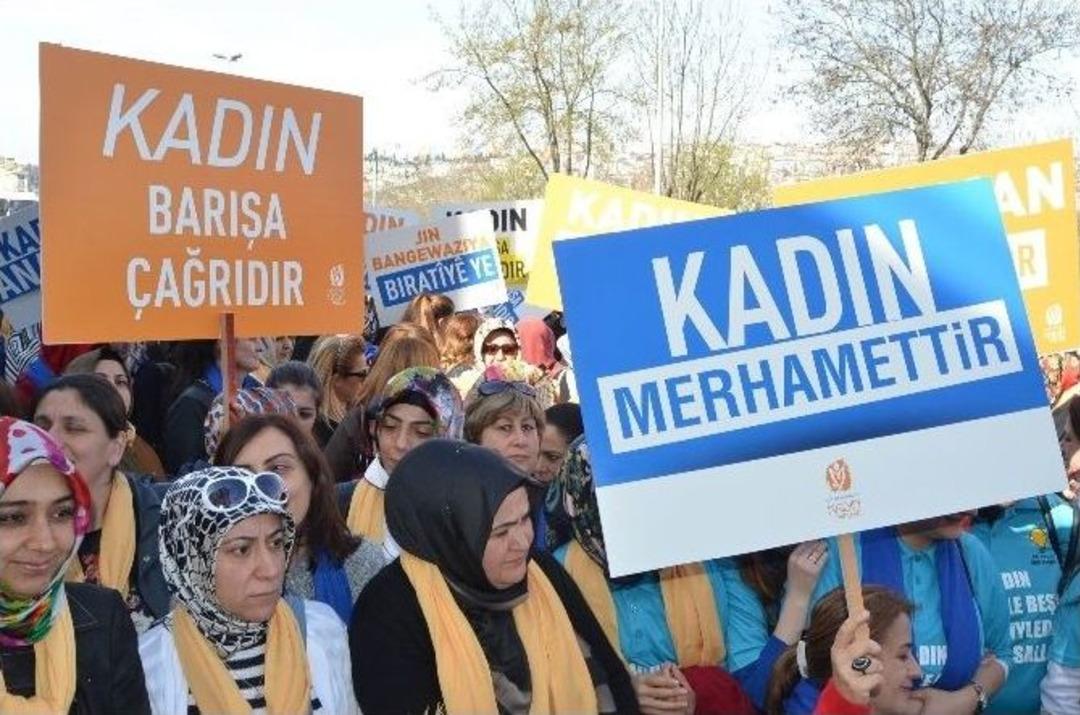 Ak Parti İstanbul İl Kadın Kolları, &ldquo;kadınlar G&uuml;n&uuml;n&uuml;&rdquo; Kutladı