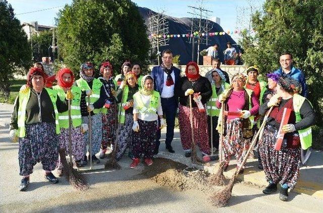 Başkan İmamoğlu, 8 Mart’ı Karanfillerle Kutladı