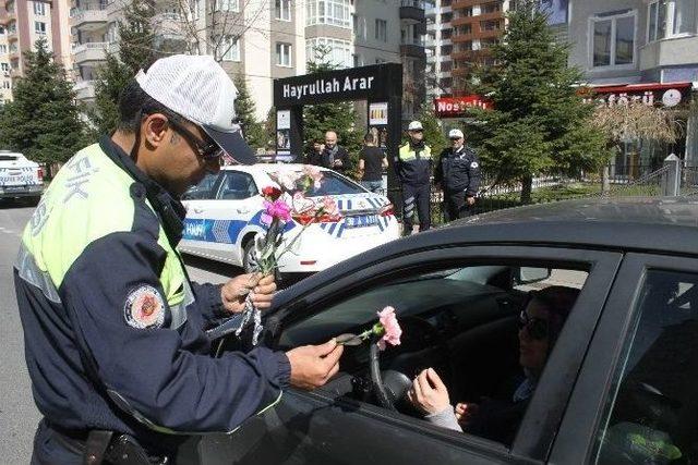 Trafik Denetlemesi Sandılar, Karanfili Görünce Şaşırdılar