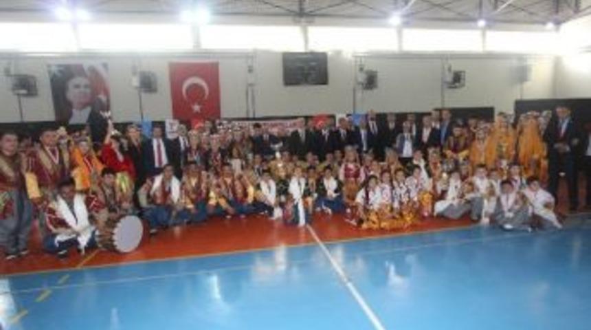 Kul&uuml;pler Arası Halk Oyunları Yarışması D&uuml;zenlendi