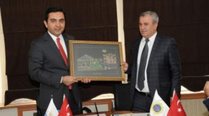 Kırşehir Belediyesi Bitlis G&ouml;lbaşı Belediyesi İle Kardeş Şehir Protokolu İmzaladı