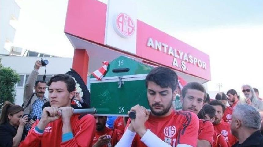 Antalyasporlu Eski Futbolcu Mehmet &Ouml;zkul Toprağa Verildi