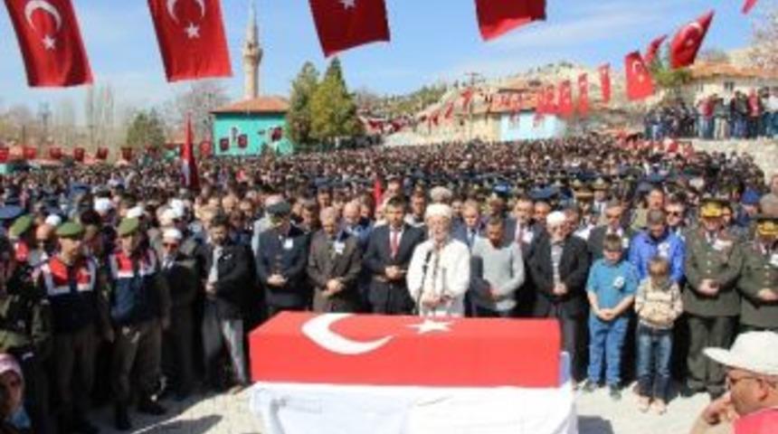 Sur Şehidi İbrahim Tektik K&uuml;tahya&rsquo;da Toprağa Verildi