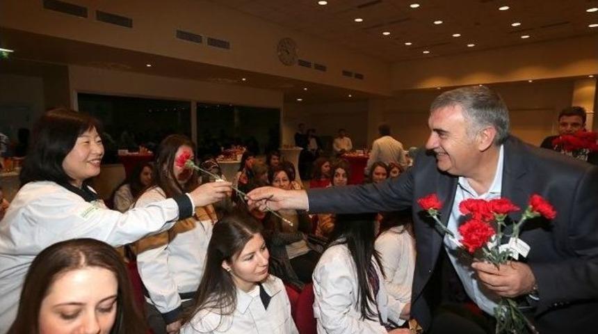 Baştan To&ccedil;oğlu, Toyota Fabrikasının Kadın Y&ouml;netici Ve İş&ccedil;ileriyle Bir Araya Geldi