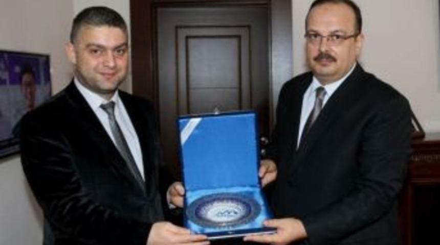 Eğitimci-yazar &Ccedil;amlıca&rsquo;dan Vali Canbolat&rsquo;a Ziyaret