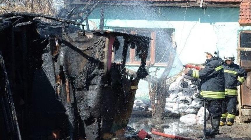 Eskişehir&rsquo;de Baraka Yangını