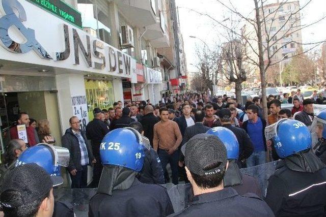 Kadınlar Günü Yürüyüşünde Gerginlik