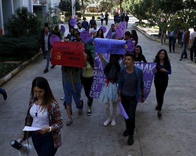 Mor Y&uuml;z, Yırtık Kıyafetli Ve &Ccedil;ocuk Gelinli Kadınlar G&uuml;n&uuml; Kutlaması 2