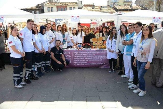 Ürettikleri Ürünleri, Pazarda Satan Kadınlara Öğrencilerden Kadınlar Günü Sürprizi