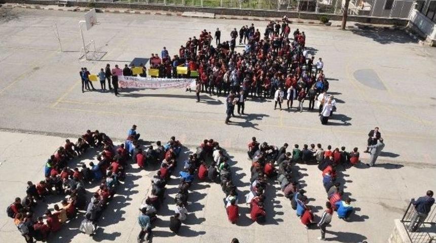 130 &Ouml;ğrenciden &rsquo;kadınlar G&uuml;n&uuml;&rsquo;ne &Ouml;zel Yazı