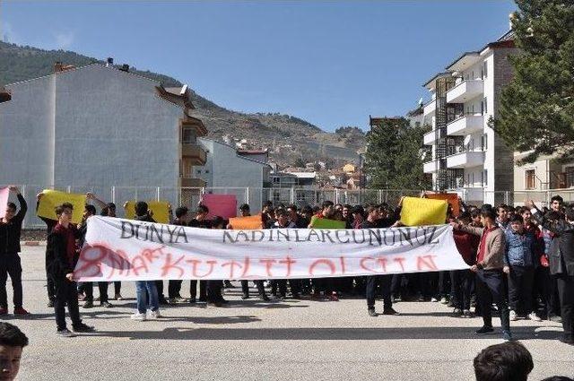 130 Öğrenciden ’kadınlar Günü’ne Özel Yazı