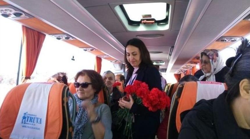Truva Turizm&rsquo;den Kadın Yolculara &Ccedil;i&ccedil;ek