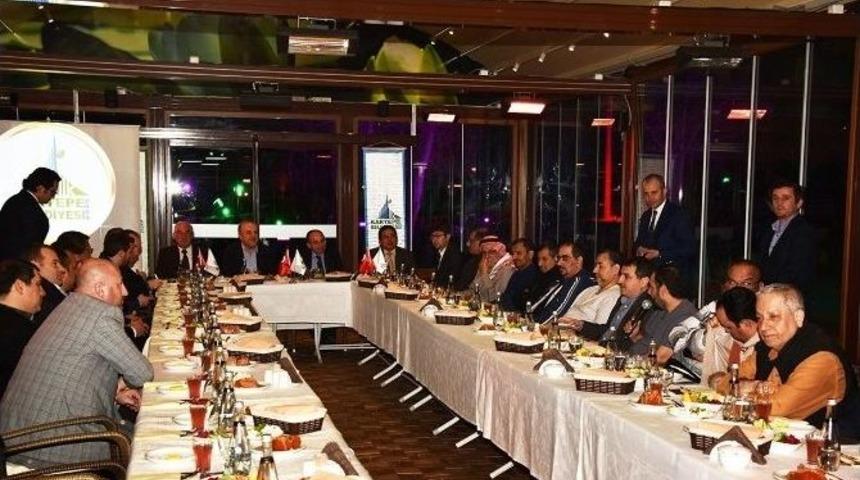 Başkan &Uuml;z&uuml;lmez, Yabancı Konukları Ağırladı