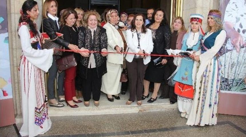 Kevser &Ccedil;akacak, Kadınların El Emeği &Uuml;r&uuml;nlerinin Sergisini A&ccedil;tı