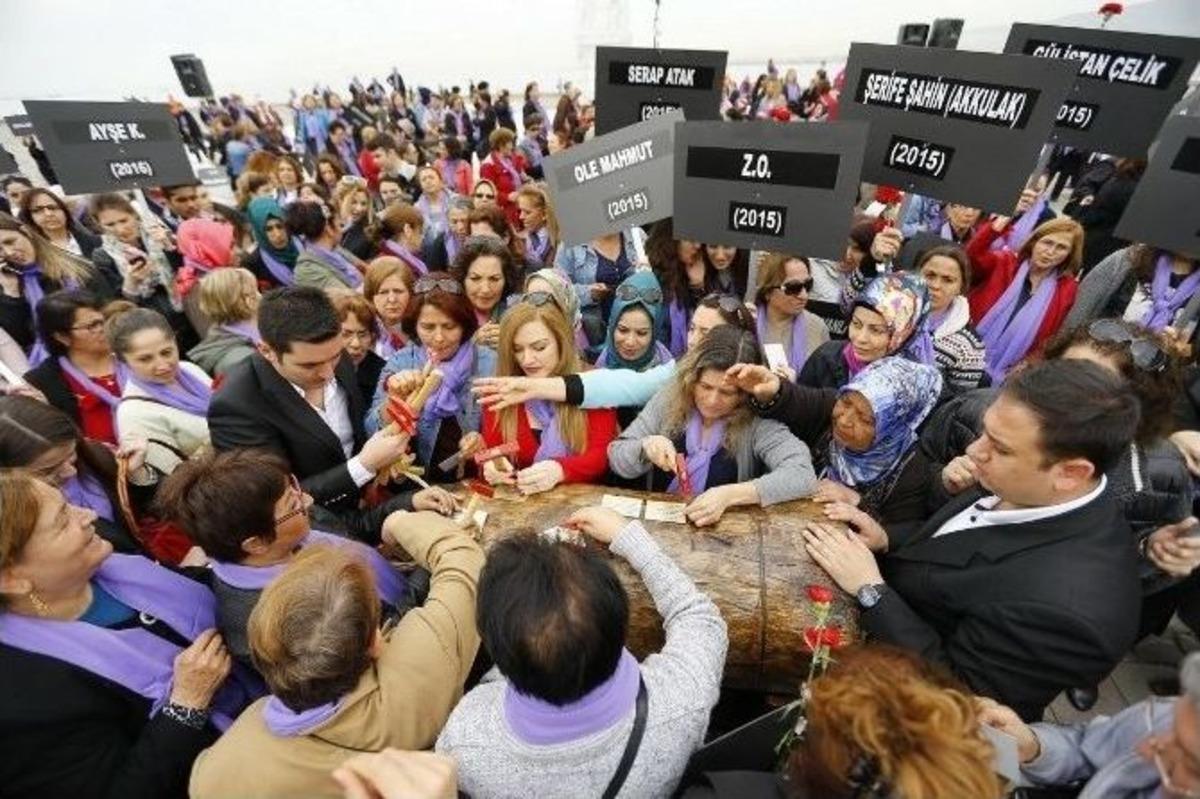 8 Mart&rsquo;ta G&uuml;ndoğdu Meydanında Yas Vardı