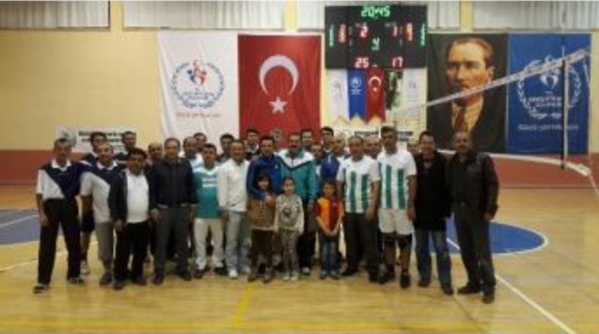 Karaman&rsquo;da 14 Mart Tıp Bayramı Voleybol Turnuvası Sona Erdi