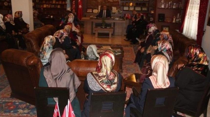 Kuran Kursu &Ouml;ğreticisi Kadınlardan Belediye Başkanı &Uuml;nver&rsquo;e Ziyaret