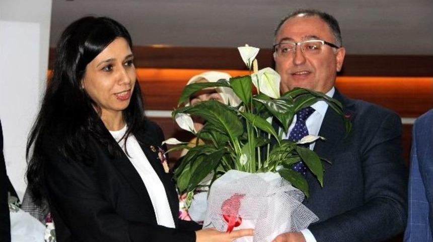 Yalova&rsquo;da Bayan Meclis &Uuml;yelerine &Ccedil;i&ccedil;ek