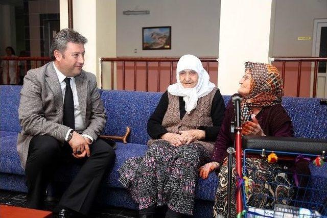 Başkan Palancıoğlu&rsquo;dan Huzurevine Anlamlı Ziyaret 1