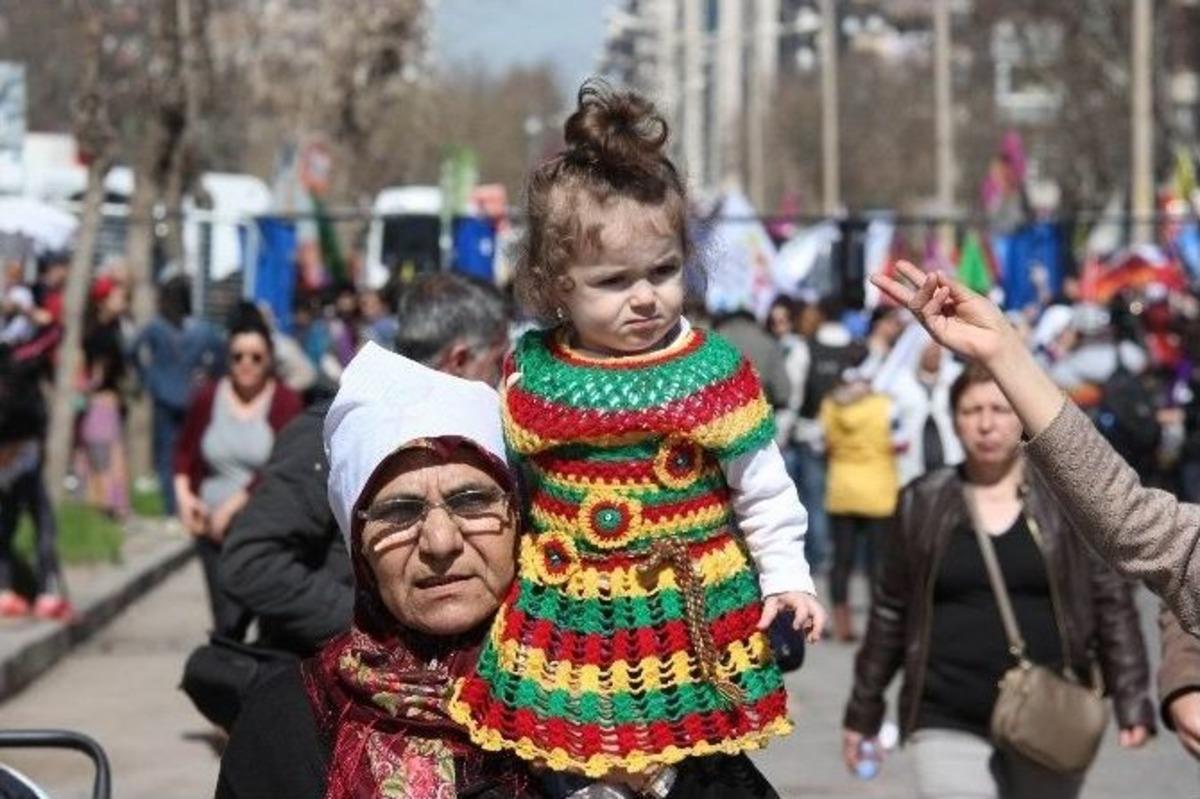 Diyarbakır&rsquo;da 8 Mart Mitingi S&ouml;n&uuml;k Ge&ccedil;ti