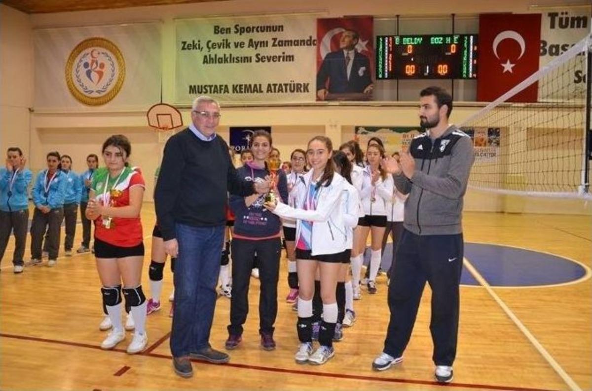 Gen&ccedil; Kızlar Kul&uuml;pl&uuml; Voleybol İl Birinciliği M&uuml;sabakaları Sona Erdi
