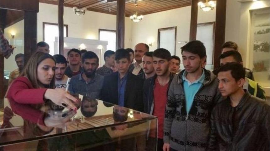Ala&ccedil;am Kur&rsquo;an Kursu &Ouml;ğrencilerinin M&uuml;ze Ziyareti