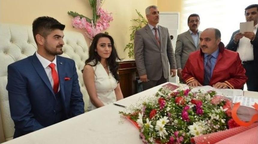 Malatyalı Merve &Uuml;&ccedil; Mutluluğu Bir Arada Yaşadı
