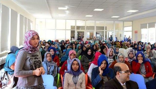 Başkan Mah&ccedil;i&ccedil;ek Tecr&uuml;belerini &Ouml;ğrencilerle Paylaştı 1