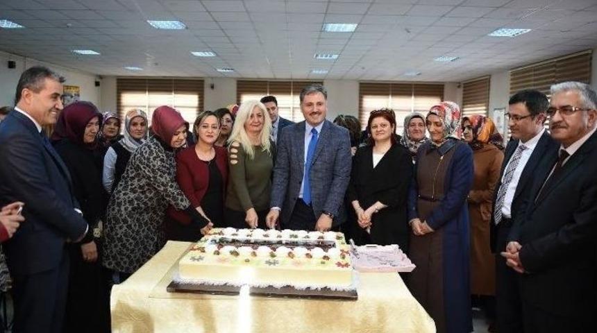 Kadınlar G&uuml;n&uuml;&rsquo;nde Kadın K&uuml;lt&uuml;r Ve Spor Merkezi&rsquo;nde Etkinlik D&uuml;zenlendi