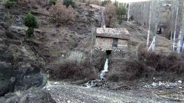 Çorum’daki Son Su Değirmeni Teknolojiye Direniyor