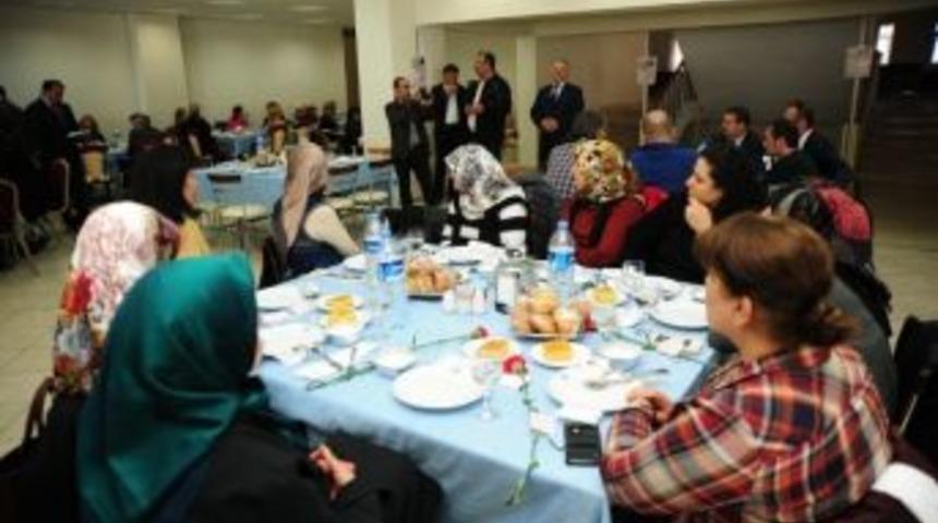 Eğitim Bir-sen&rsquo;den Kadınlara Yemek