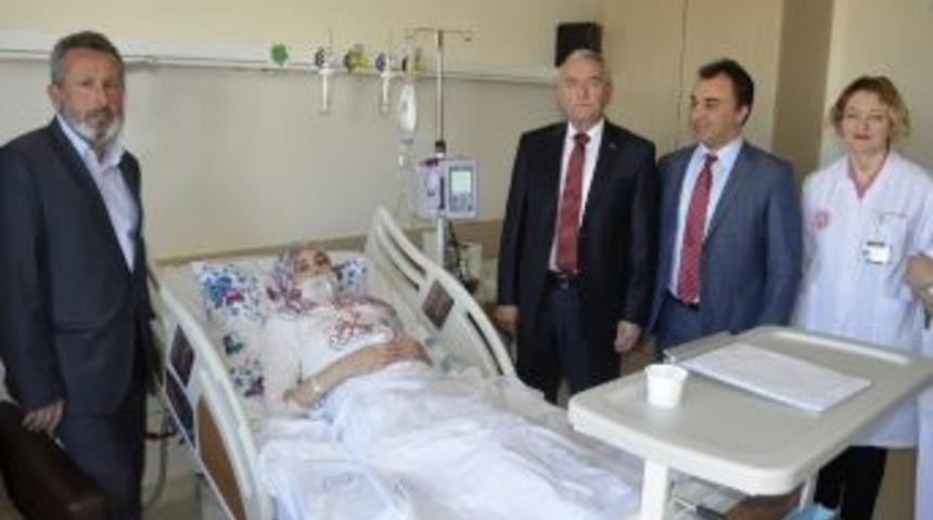 Rekt&ouml;r G&ouml;nen, Kadın Hastaları Ziyaret Etti