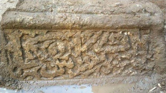 Evin Bah&ccedil;esinde İslami D&ouml;nemin En Eski Mezarlarından Biri Bulundu 2