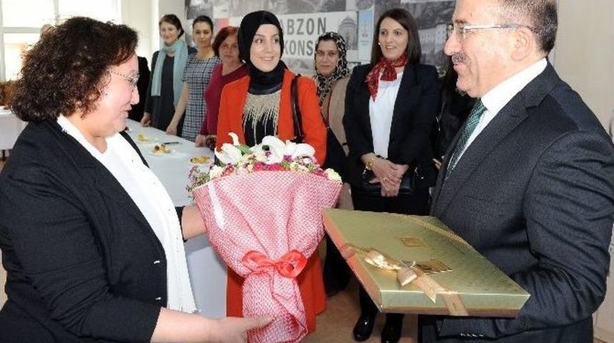 Başkan G&uuml;mr&uuml;k&ccedil;&uuml;oğlu, Kent Konseyi Kadın Meclisi &Uuml;yeleriyle Bir Araya Geldi