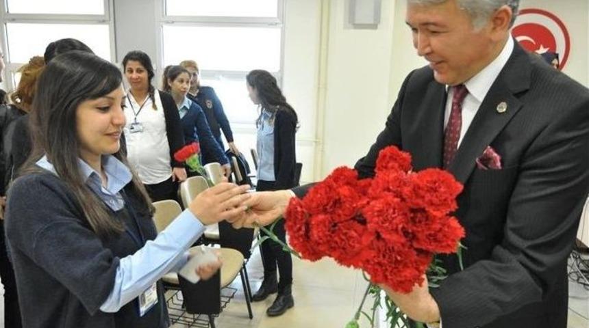 G&uuml;mr&uuml;k&ccedil;&uuml;lerden D&uuml;nya Kadınlar G&uuml;n&uuml; Kutlamaları