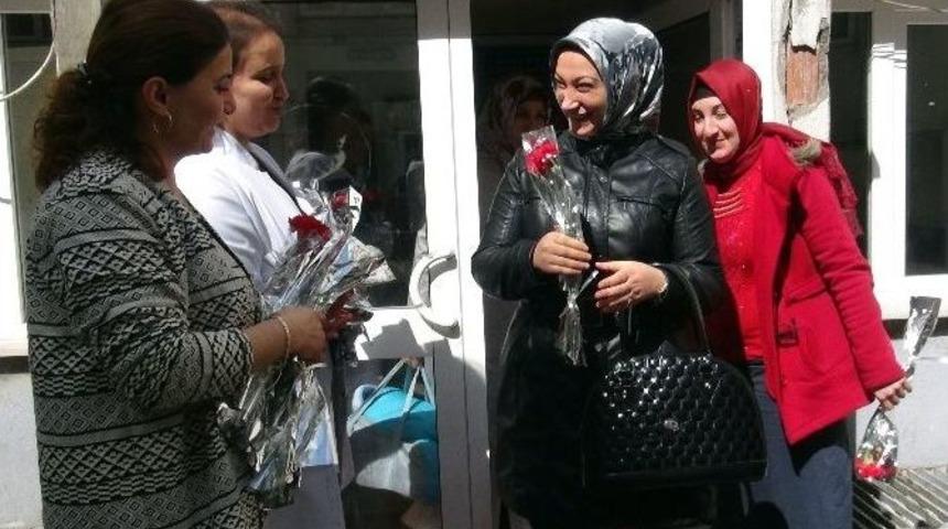 Tatvan&rsquo;daki Hastalar &Ccedil;i&ccedil;eklerle Karşılandılar