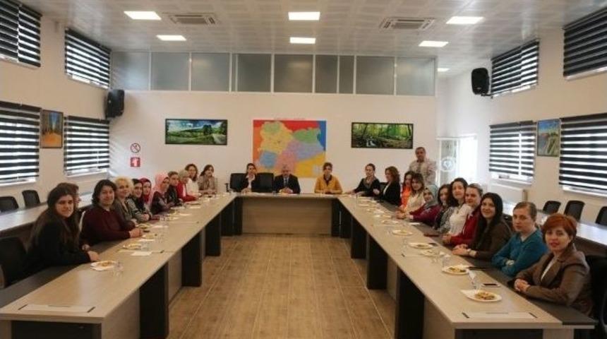 İl &Ouml;zel İdaresi Genel Sekreteri Eser, Kurumda G&ouml;revli Kadınların G&uuml;n&uuml;n&uuml; Kutladı