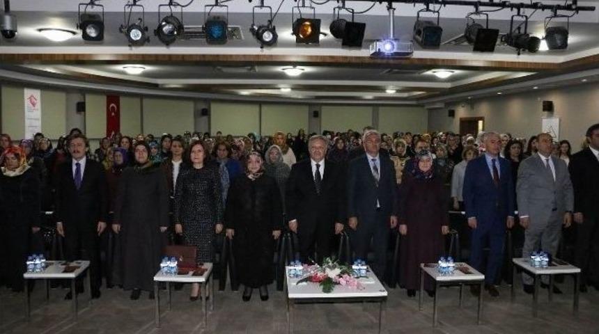 Toplumda Kadının Yeri Konulu Seminer D&uuml;zenlendi