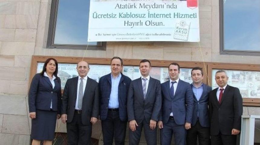 Giresun Atat&uuml;rk Meydanında &Uuml;cretsiz İnternet D&ouml;nemi Başladı