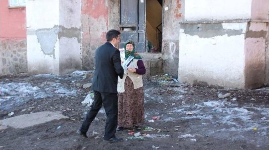 Chp Sarıkamış Teşkilatı&rsquo;ndan Kadınlara Karanfil!