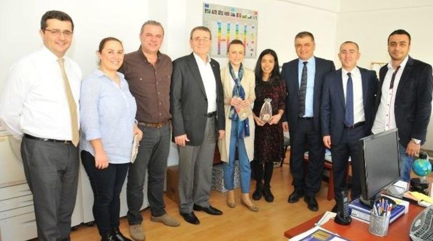 Murzioğlu&rsquo;ndan Kadın Personele Hediye