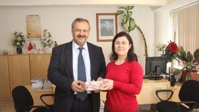 Başkan Uysal’dan Personele 8 Mart Hediyesi