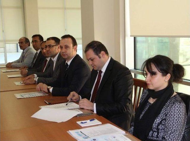 Y&uuml;ksek&ouml;ğretimde Mesleki Eğitim Ve &Ouml;ğretimin Sorunları Masaya Yatırılacak 1