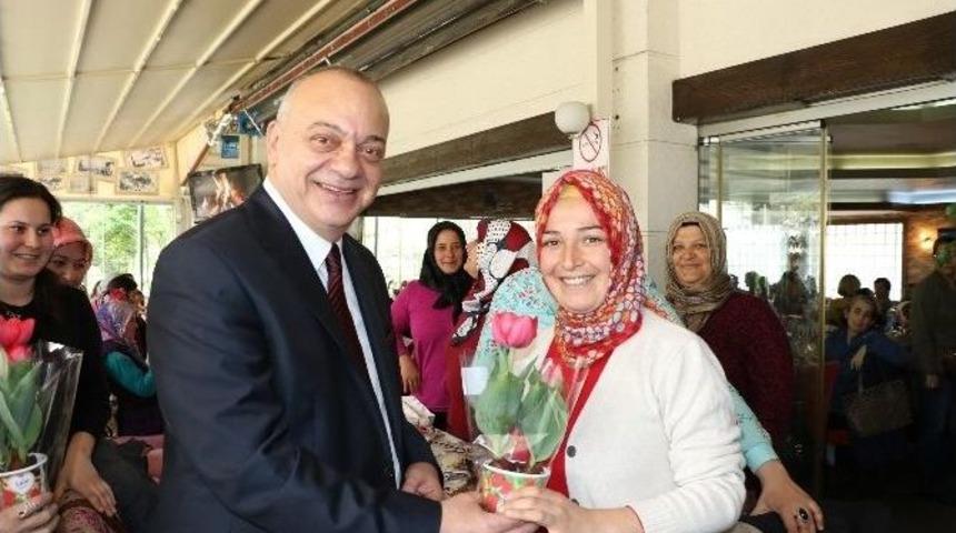 Başkan Erg&uuml;n&rsquo;den Kadınlara 8 Mart Jesti