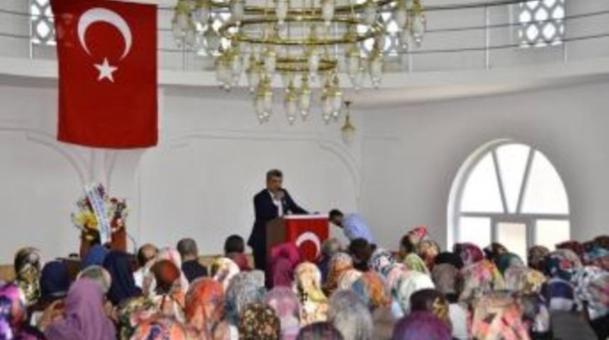 Başkan Yiği Kadınların 8 Mart D&uuml;nya Kadınlar G&uuml;n&uuml;n&uuml; Kutladı