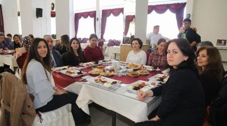 İl &Ouml;zel İdaresi Genel Sekreteri Ayhan, Kadın Personelle Buluştu