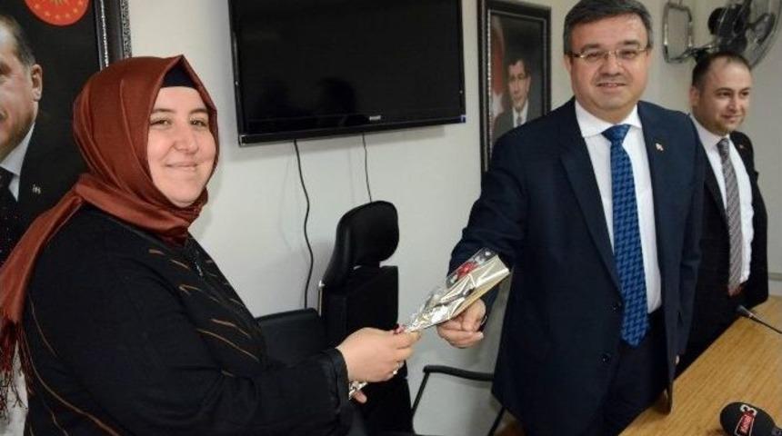 Başkan Yurdunuseven Basın Toplantısında "bayan Gazetecileri" Unutmadı