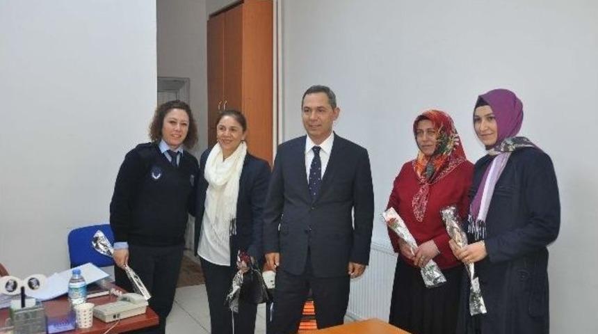 Uysal, Eşi İle Birlikte &Ccedil;alışan Kadınları Ziyaret Etti