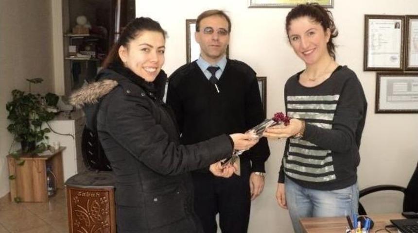 Emet Belediyesi&rsquo;nden Kadınlara &Ccedil;i&ccedil;ek