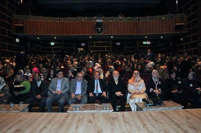 Akşehir’de “huzur Kadının Elinde” Konferansı